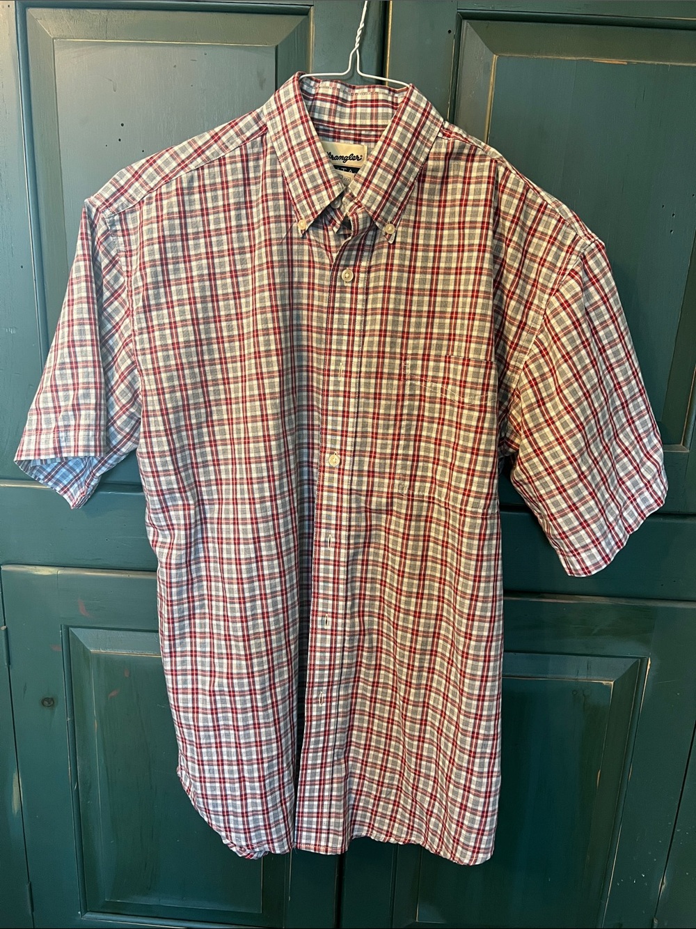 Wrangler Men’s Red and White Plaid Short-Sleeve Button-Down Shirt - M